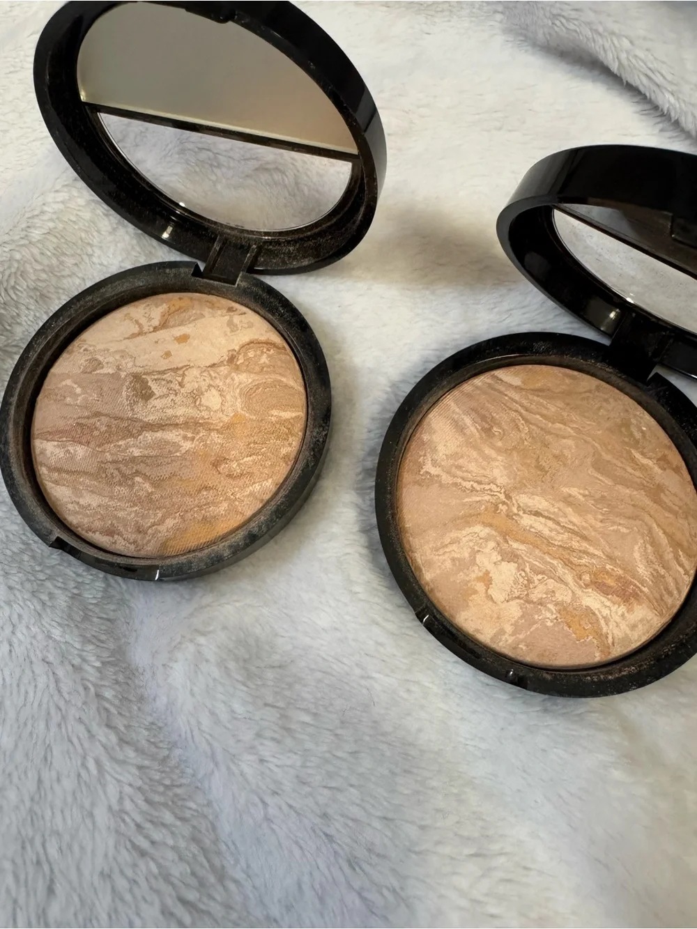 Laura Geller Baked Foundation - Beige Marble Swirl color fair